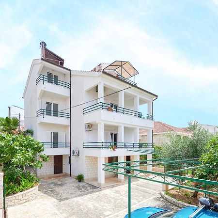 Vila Veljko โอครูกกอร์นญี ภายนอก รูปภาพ