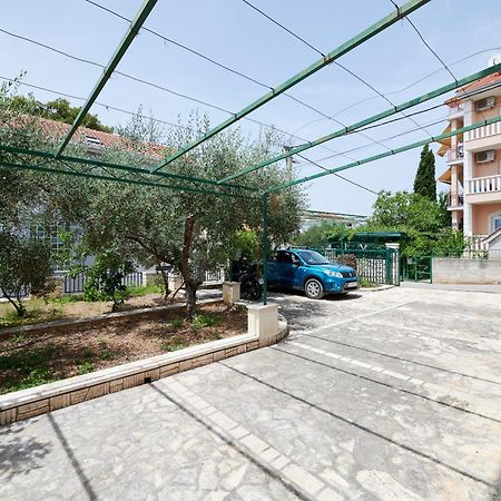 Vila Veljko โอครูกกอร์นญี ภายนอก รูปภาพ