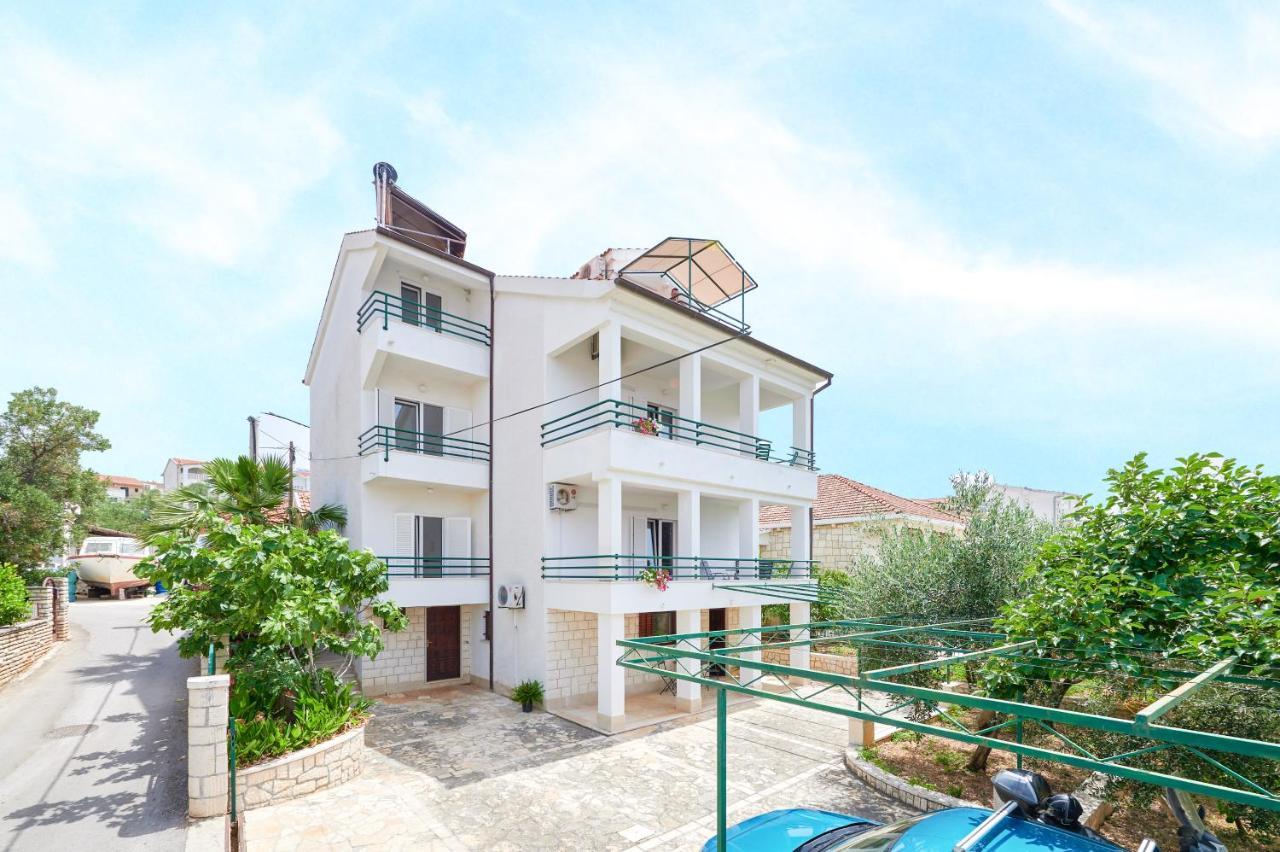 Vila Veljko โอครูกกอร์นญี ภายนอก รูปภาพ
