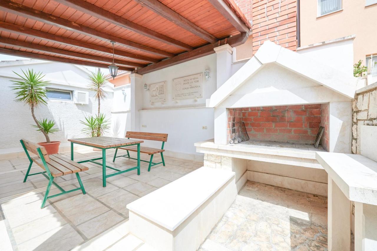 Vila Veljko โอครูกกอร์นญี ภายนอก รูปภาพ
