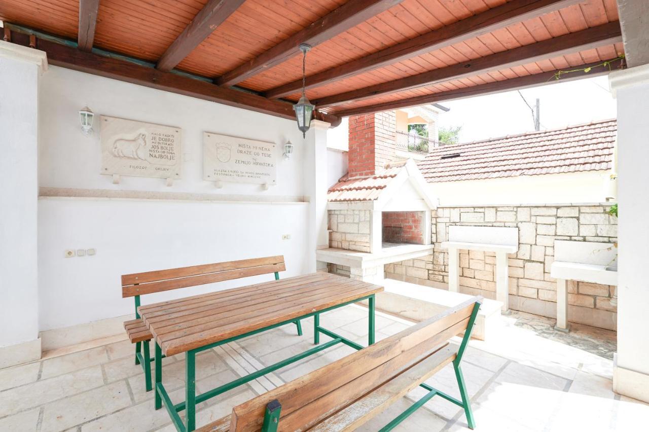 Vila Veljko โอครูกกอร์นญี ภายนอก รูปภาพ