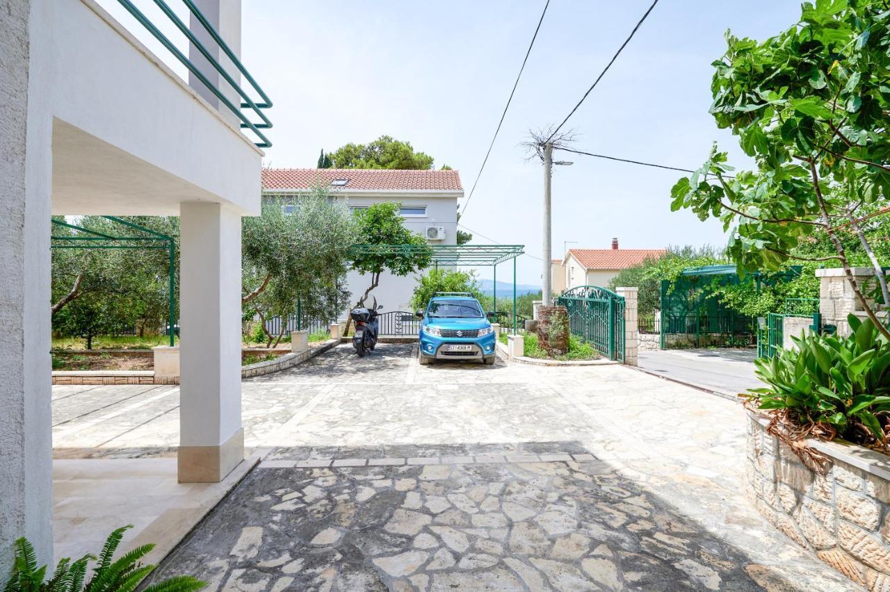 Vila Veljko โอครูกกอร์นญี ภายนอก รูปภาพ